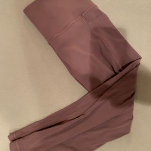 Athleta salutation stash pocket 2.0 Capri